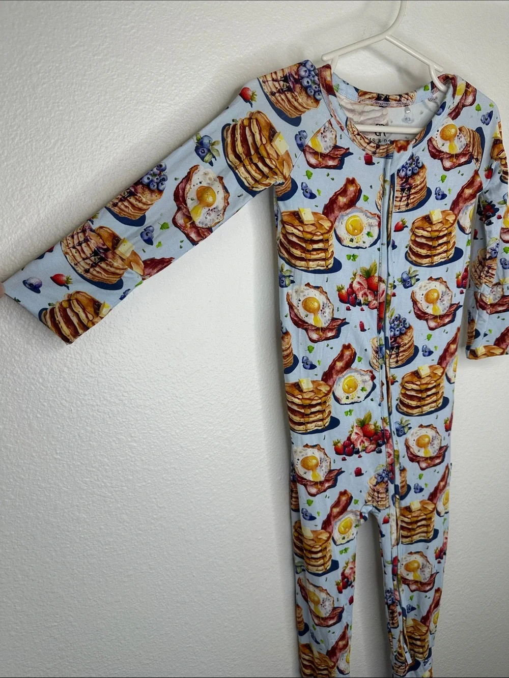 BUMS & ROSES sz 2T Bamboo Pancakes/Bacon Breakfast One-Piece Zip Footie Pjs